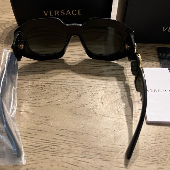 VERSACE VE4424U GB1 87 Black Dark Grey 56 mm Women\'s Sunglasses main image 2